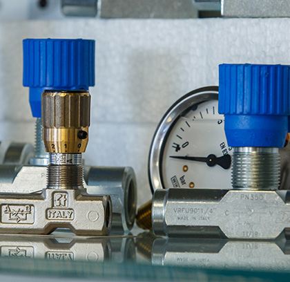 Hydraulic and pneumatic valves